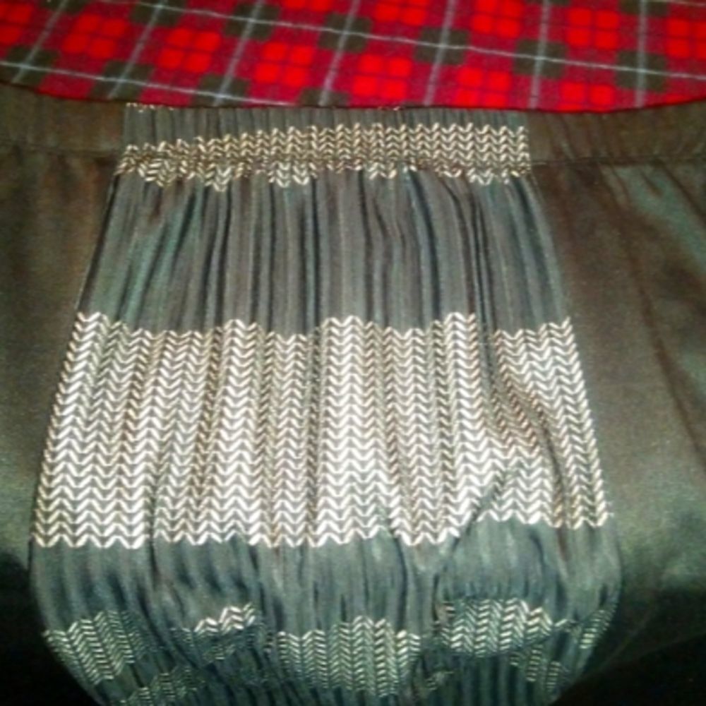 🤠NWT ALVX Stretch Pencil Skirt "LACE" Size Medium - Picture 3 of 6